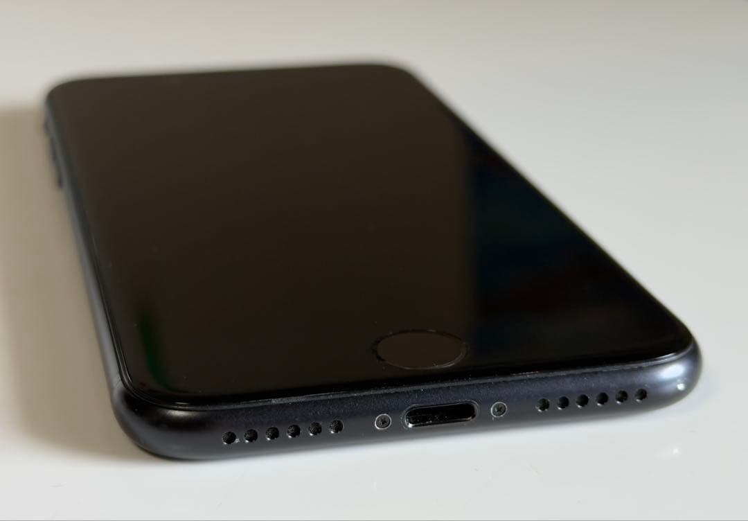 iPhone SE 第２世代 SIMフリー 128GB ブラック（ジャンク）