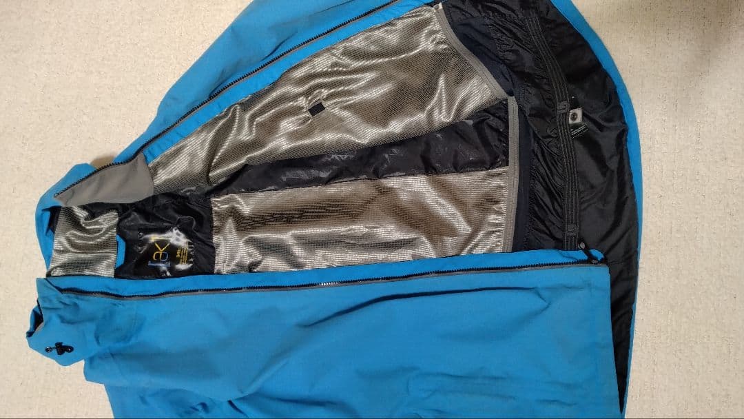 ぽ*ょ様 スノーボードジャケット　BURTON　ak メンズ　Sサイズ