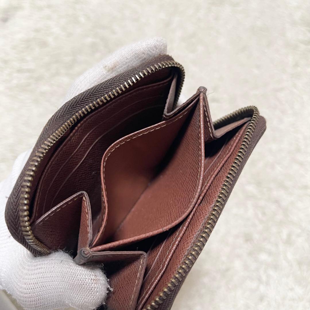 ルイヴィトン　ジッピーパース　レザー　モノグラム　ロゴ金具