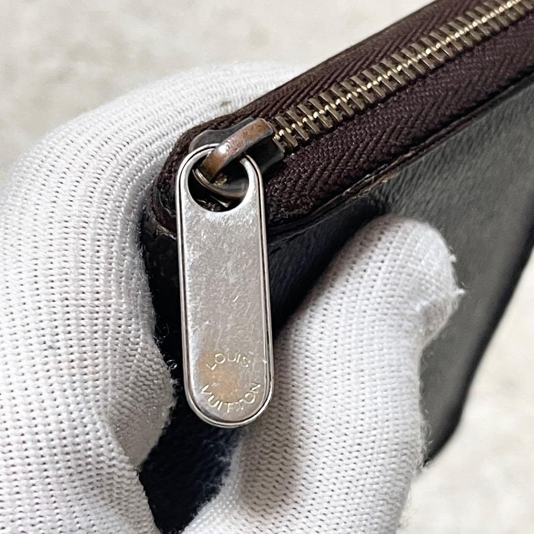ルイヴィトン　ジッピーパース　レザー　モノグラム　ロゴ金具