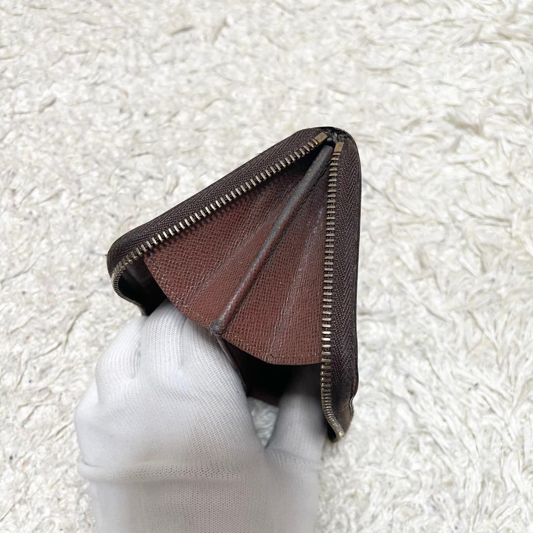 ルイヴィトン　ジッピーパース　レザー　モノグラム　ロゴ金具