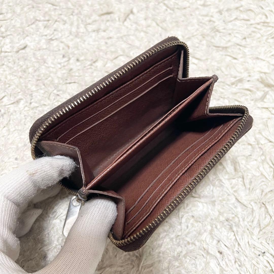 ルイヴィトン　ジッピーパース　レザー　モノグラム　ロゴ金具