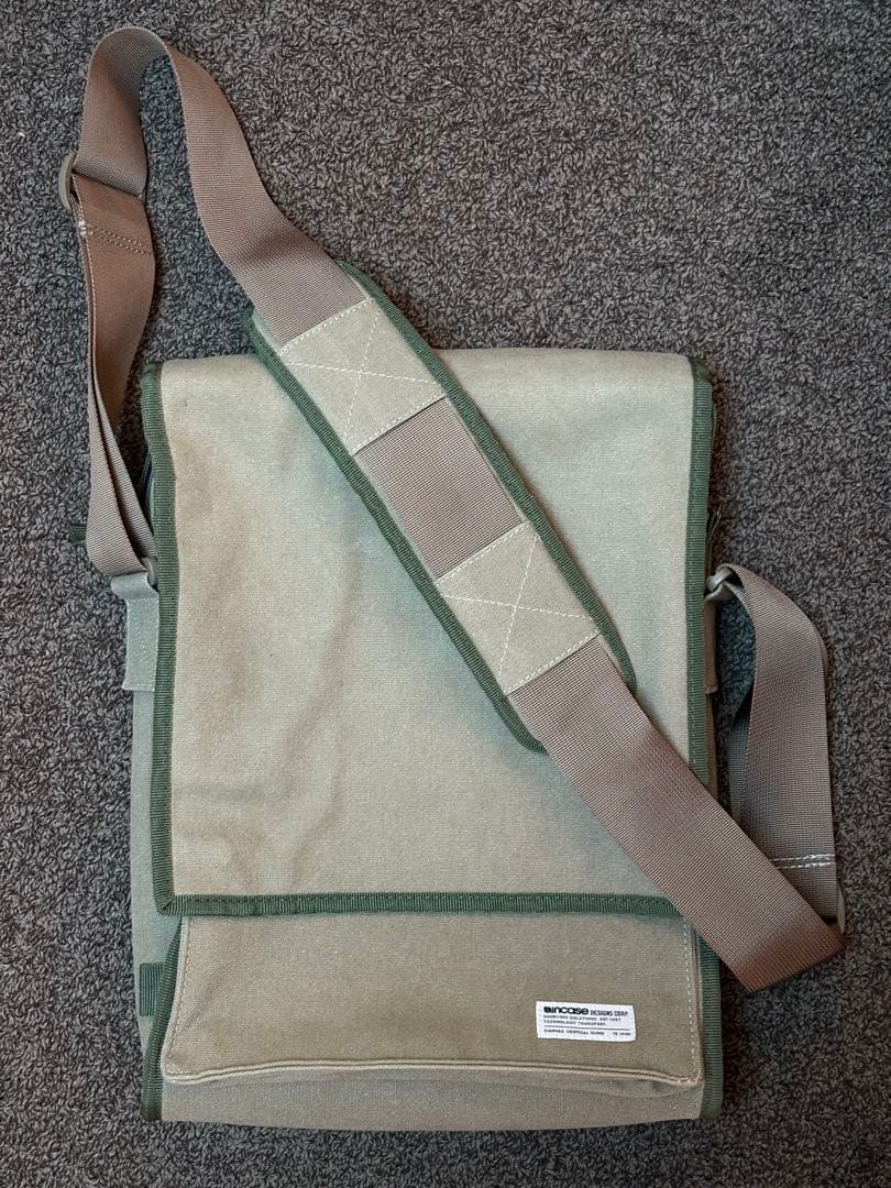 Incase インケース　パソコン用ショルダーバッグ　in case
