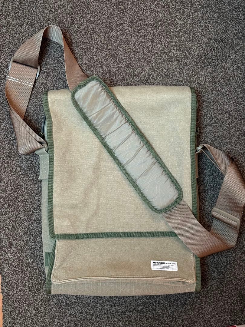 Incase インケース　パソコン用ショルダーバッグ　in case