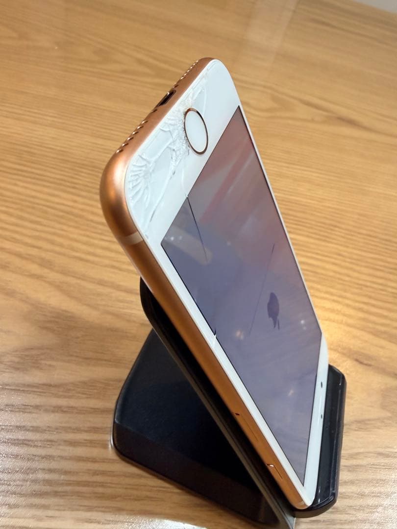 iPhone 8 ゴールド 64GB SIMフリー 機能不良無 画面割れ有