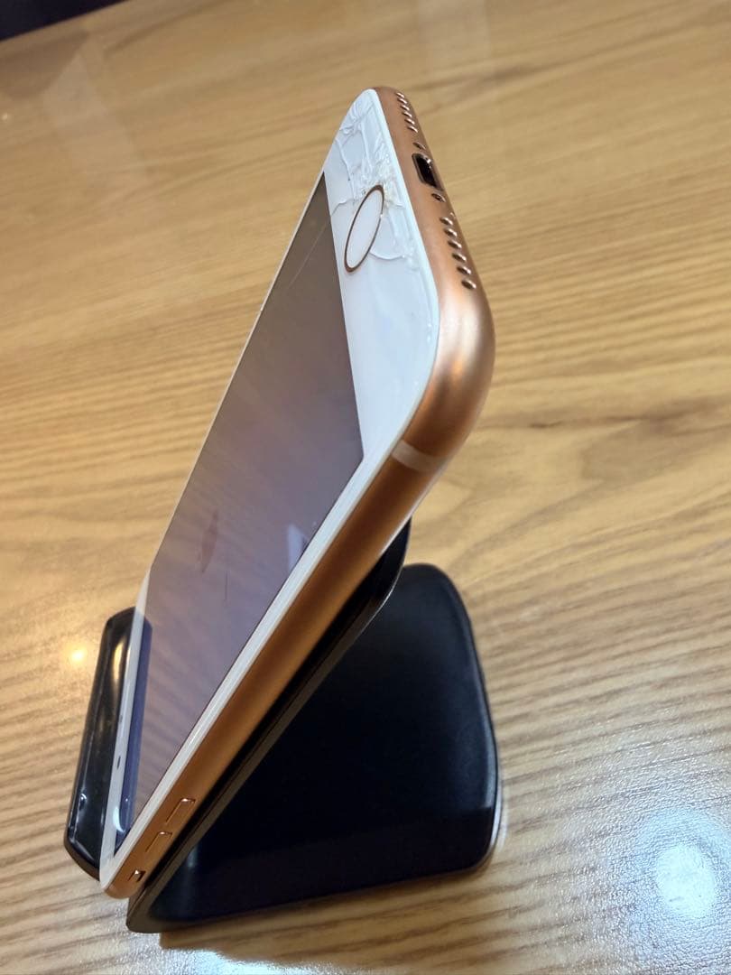 iPhone 8 ゴールド 64GB SIMフリー 機能不良無 画面割れ有