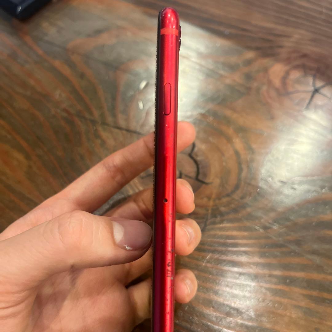 iPhone8 本体（レッド）