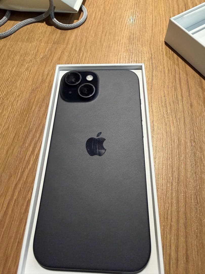 Apple iPhone 15 128GB ブラック 本体