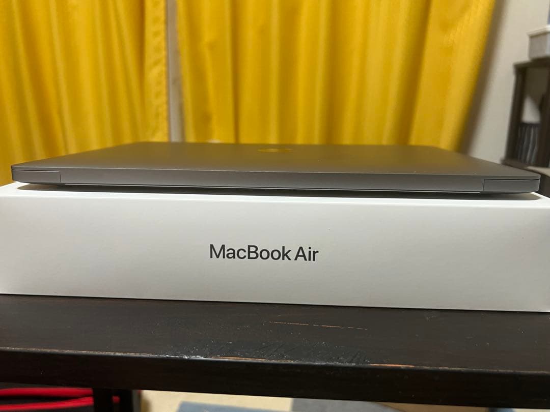 MacBook Air M1 16GBメモリー　256GB SSD