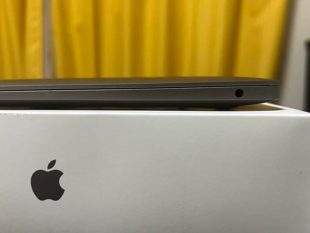 MacBook Air M1 16GBメモリー　256GB SSD