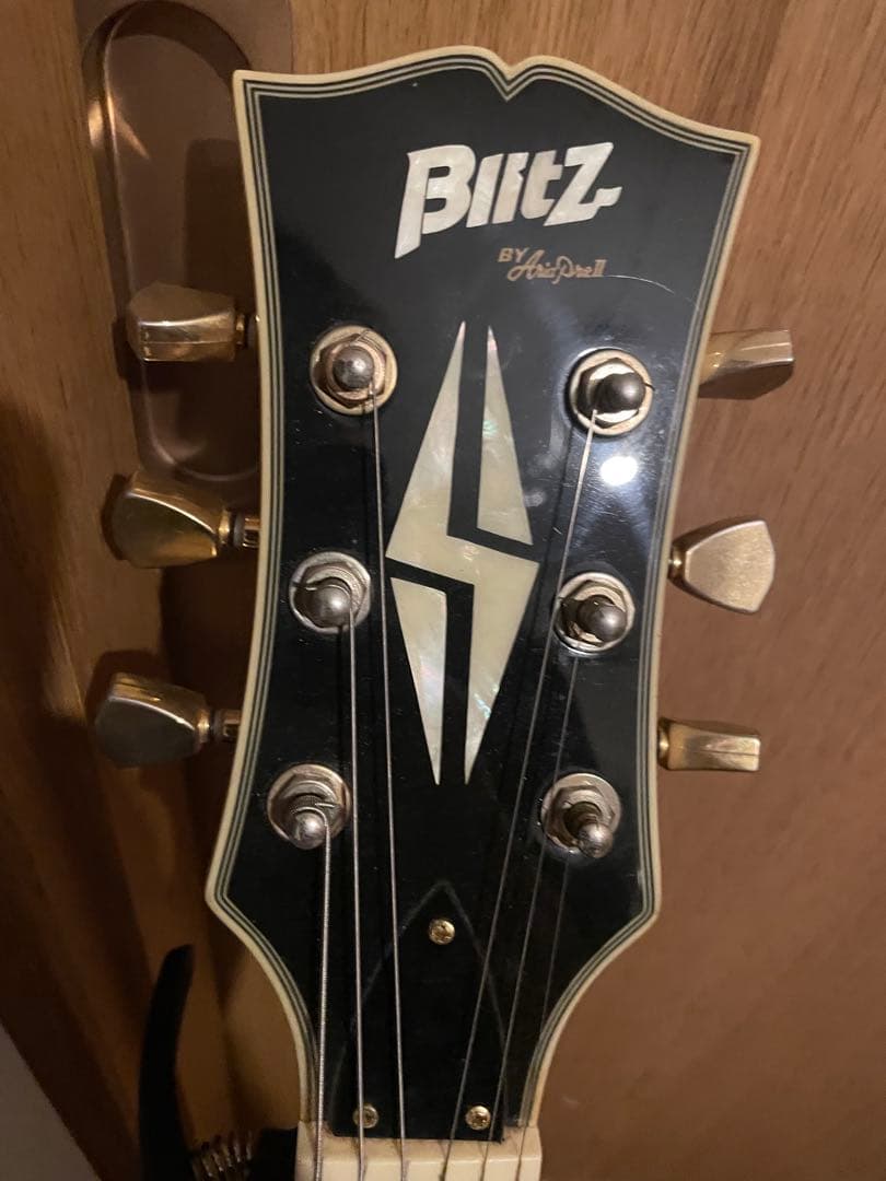 BLIT'S レスポールカスタムタイプエレキギター　ホワイト 動作確認済みです！