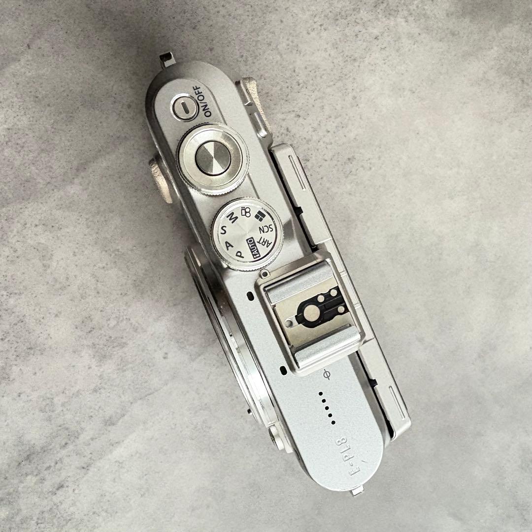 オリンパス E-PL8 ホワイト