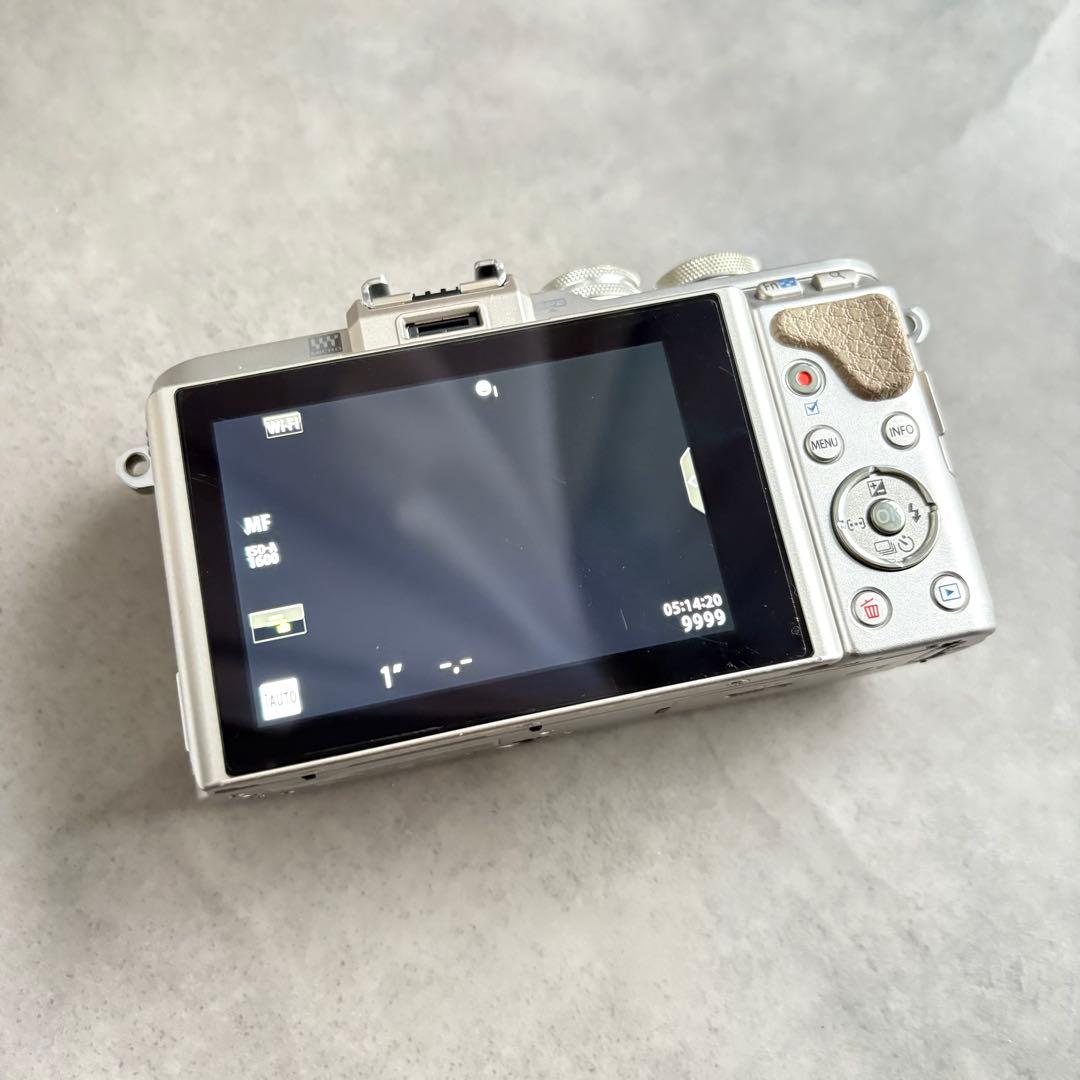 オリンパス E-PL8 ホワイト