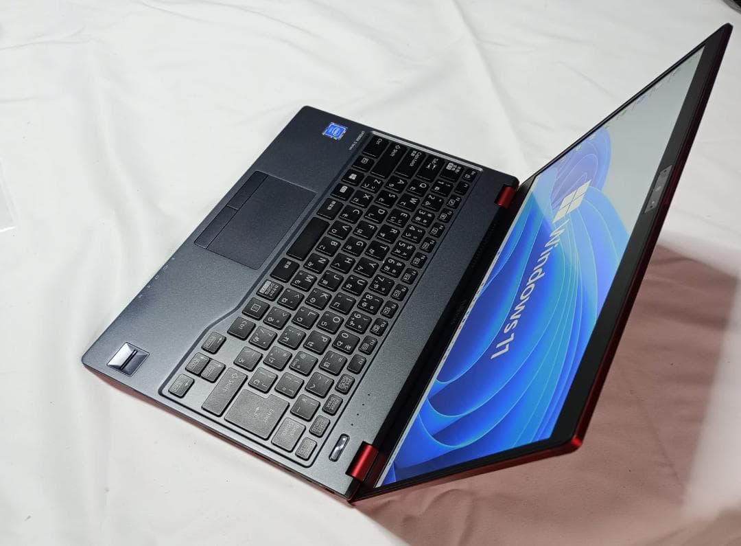 【美品】富士通 赤いボディの薄型 938g Lifebook、Win11/8G