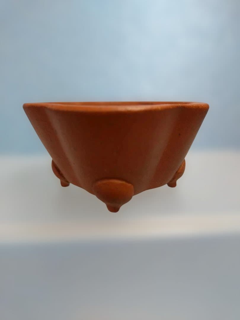 オレンジ色の脚付き小品盆栽鉢