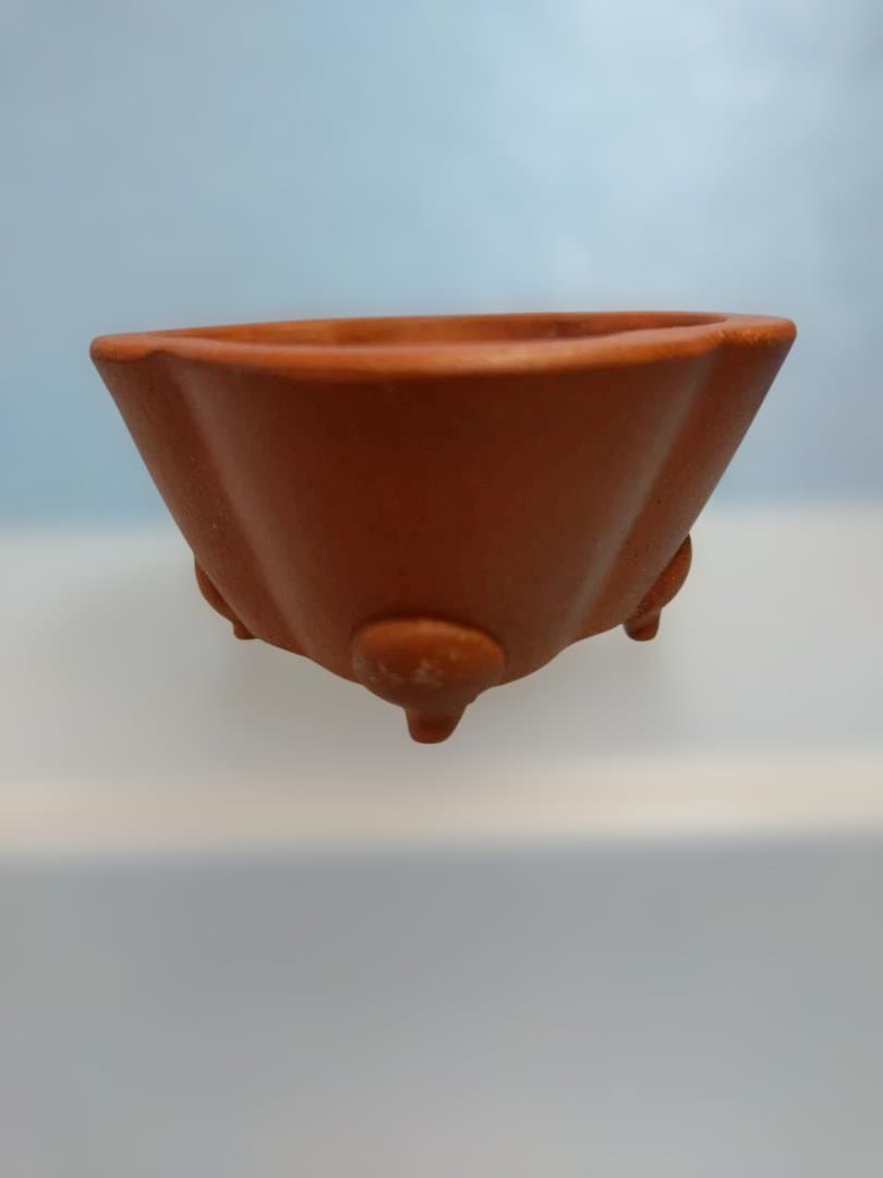 オレンジ色の脚付き小品盆栽鉢