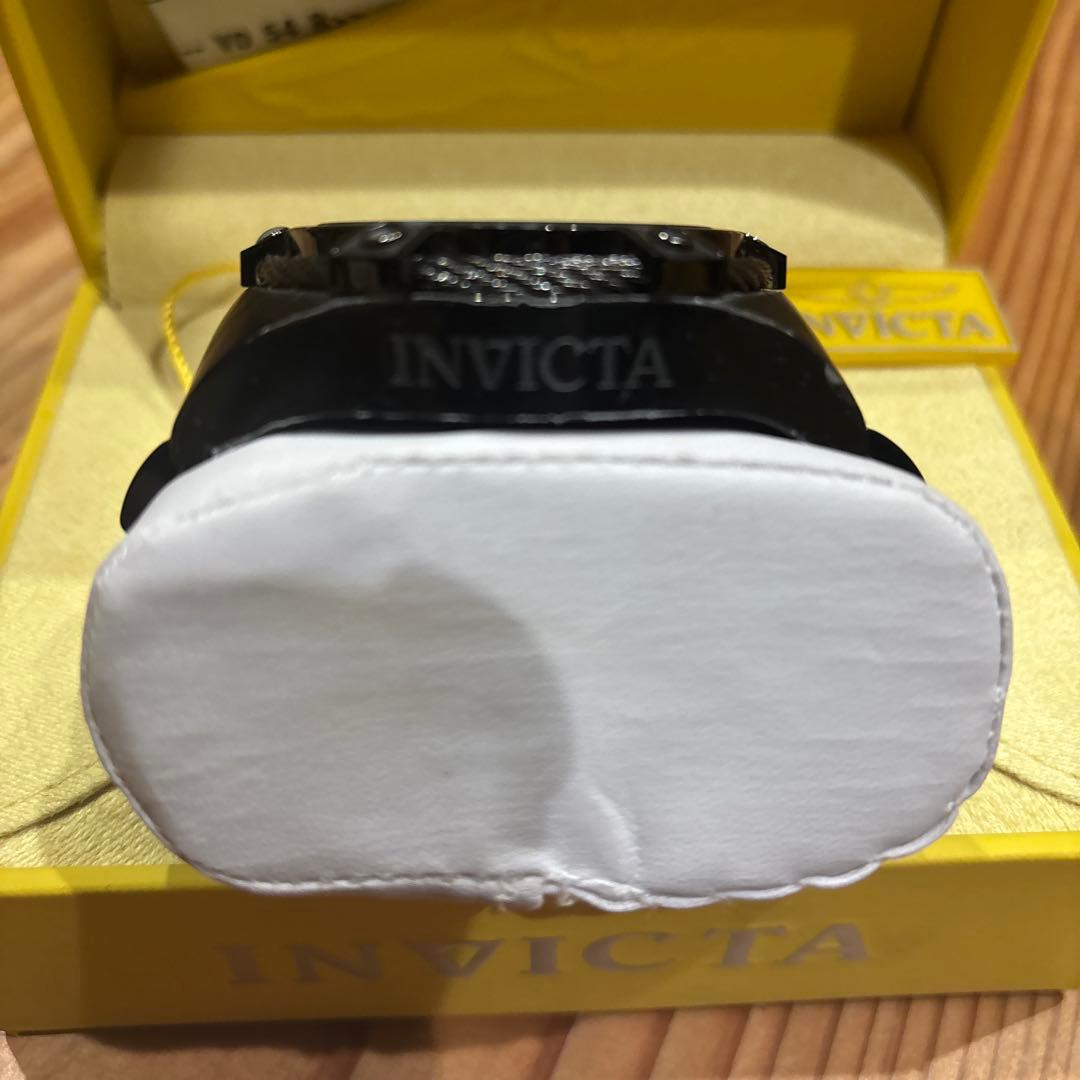 売り切り値下げ❗️ダースベーダーモデルINVICTA クロノグラフ ブラック腕時計