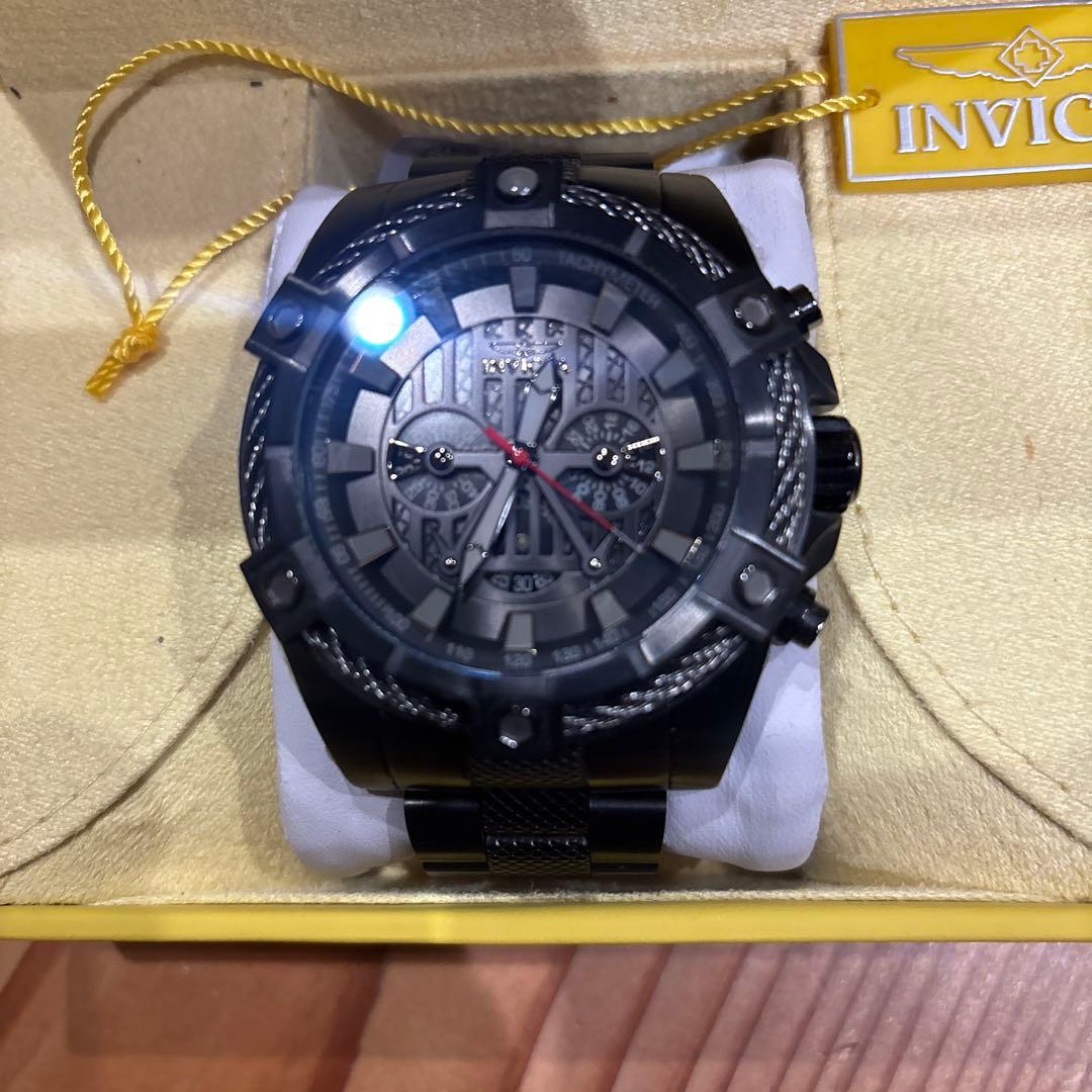 売り切り値下げ❗️ダースベーダーモデルINVICTA クロノグラフ ブラック腕時計