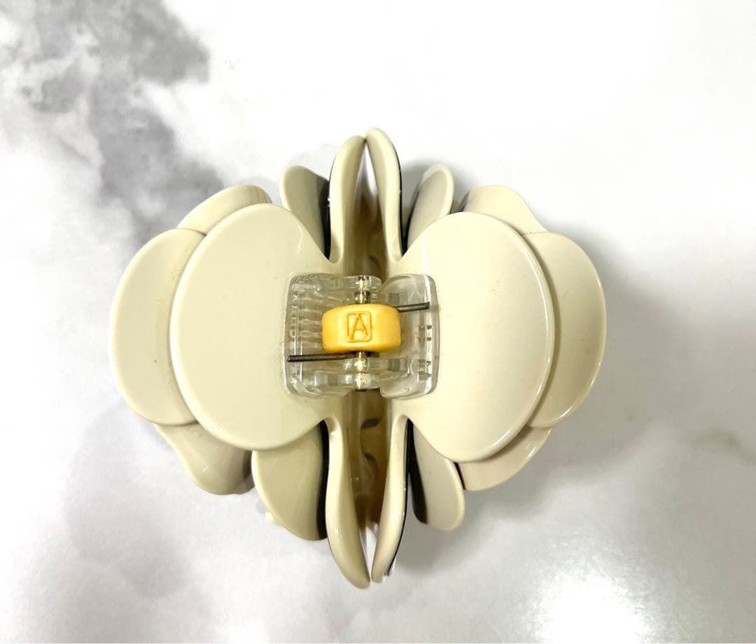 アレクサンドルドゥパリ　カメリア　ヘアクリップ Ｍ　ブラック