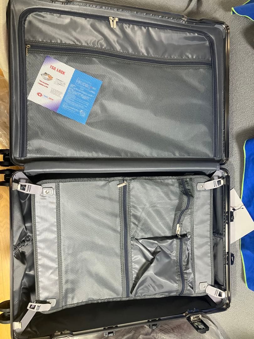 [kazu m] スーツケース