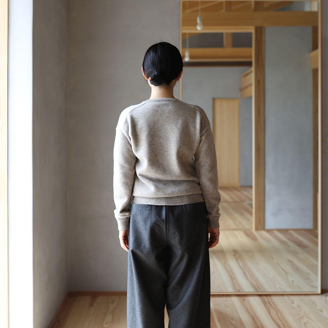 えみおわす　ニット　グレージュ　ヨーガンレール ババグーリ　evam eva