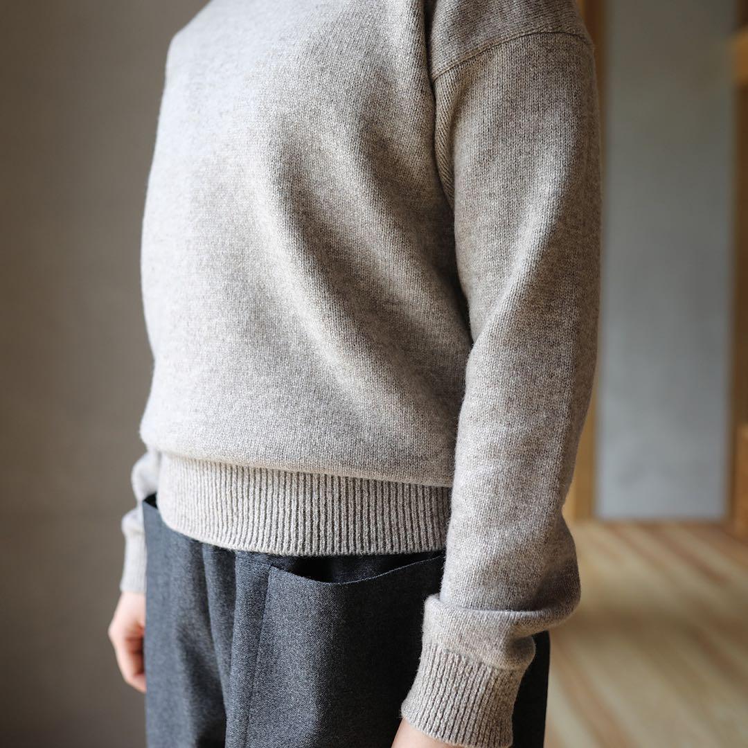 えみおわす　ニット　グレージュ　ヨーガンレール ババグーリ　evam eva