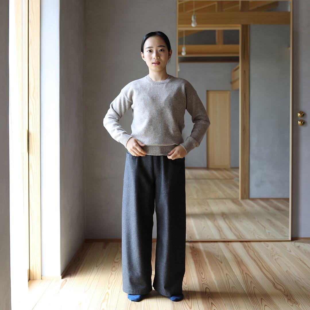 えみおわす　ニット　グレージュ　ヨーガンレール ババグーリ　evam eva