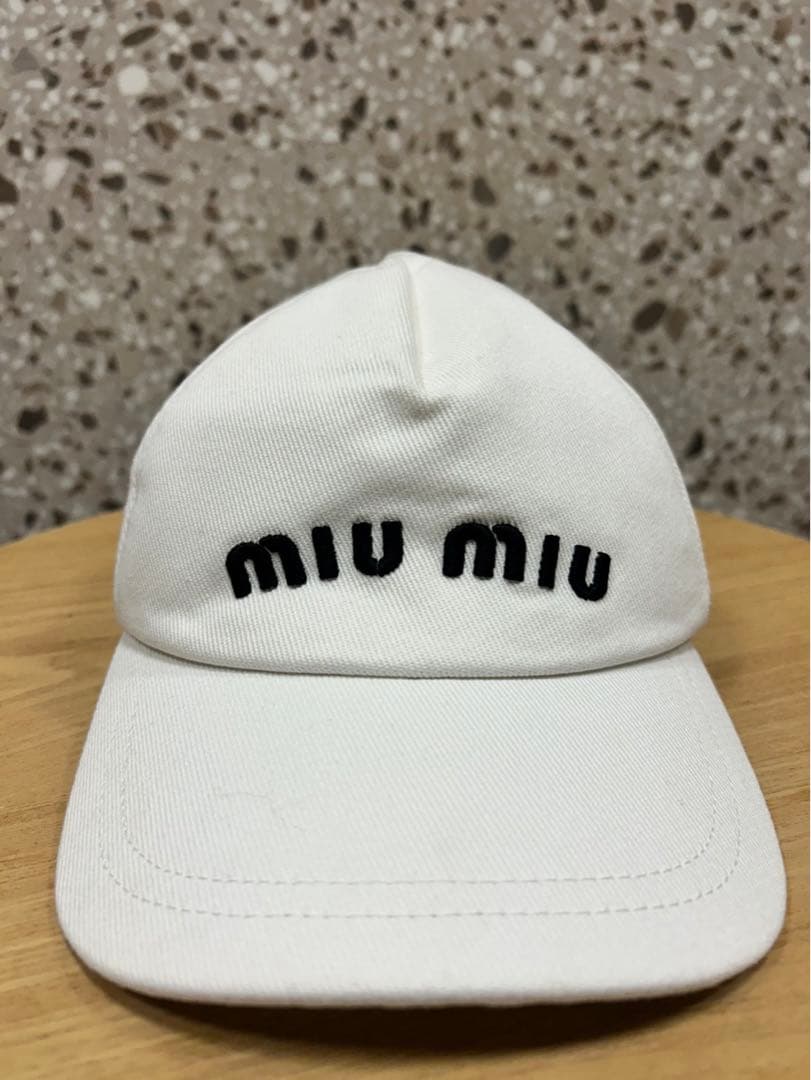 MiuMiuホワイト キャップ S 美品