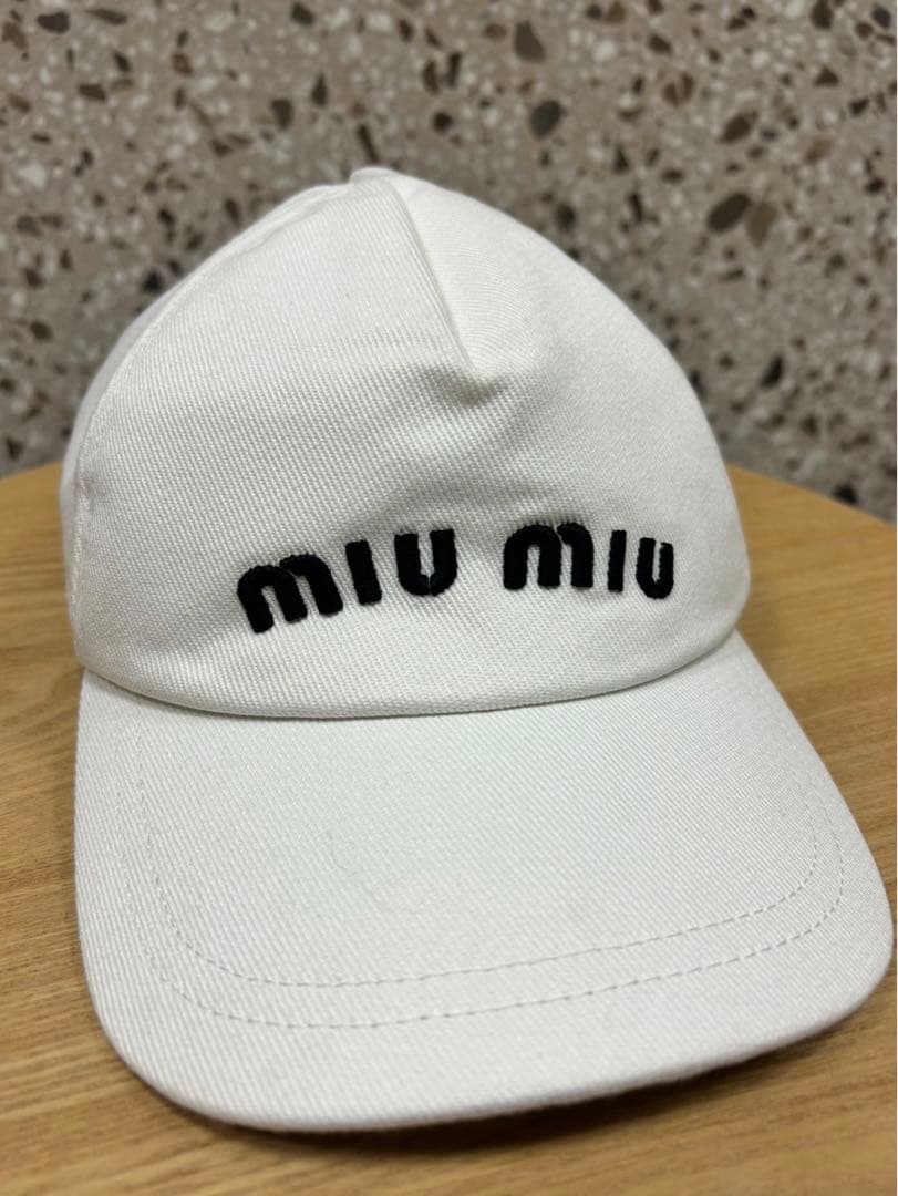 MiuMiuホワイト キャップ S 美品