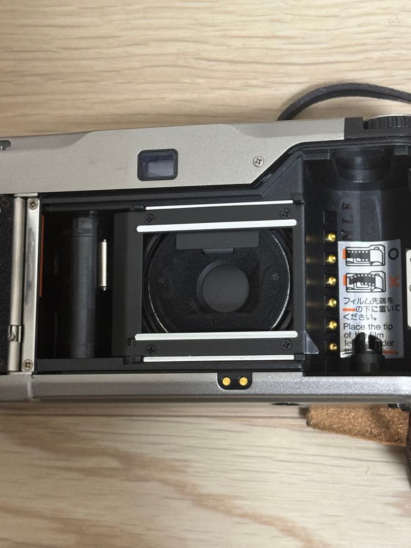 ナ*ル様 コンタックス CONTAX T2 チタン　シルバー フィルムカメラ