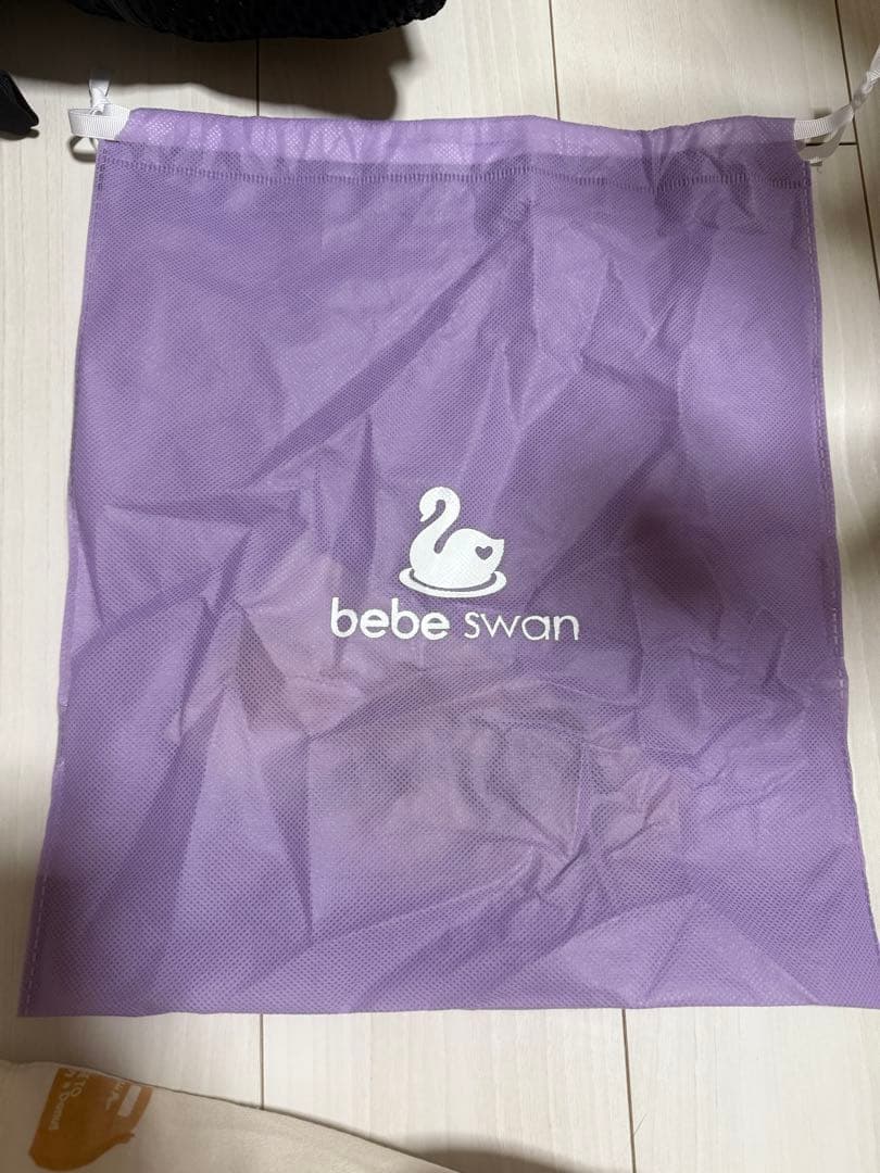 bebe swan ベベスワン　抱っこ紐 黒 よだれかけセット