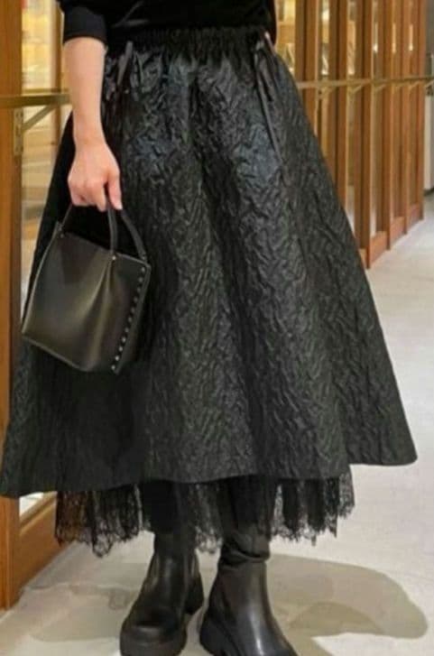 完売　ブラックジャガード　フレアスカート レース裾付