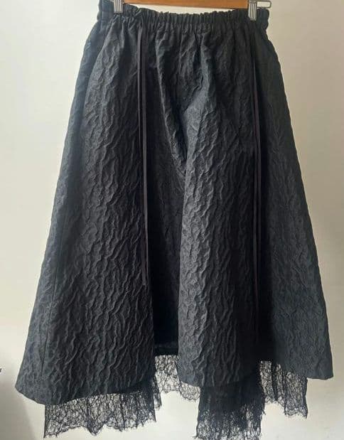 完売　ブラックジャガード　フレアスカート レース裾付