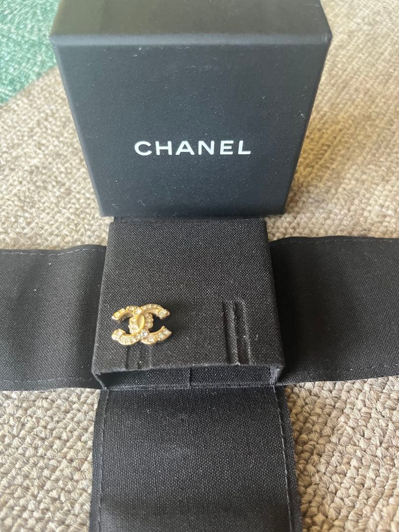 CHANEL ゴールド ロゴピアス
