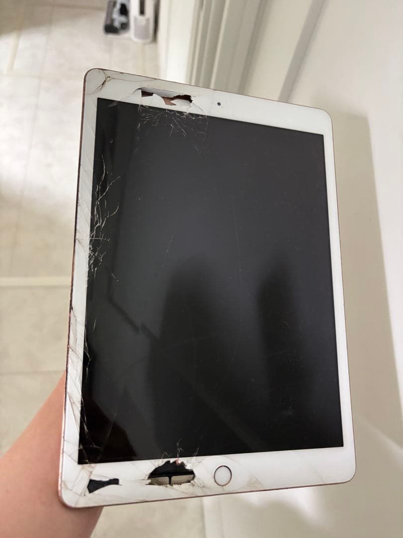 iPad 第8世代　本体 画面ひび割れ　操作可能