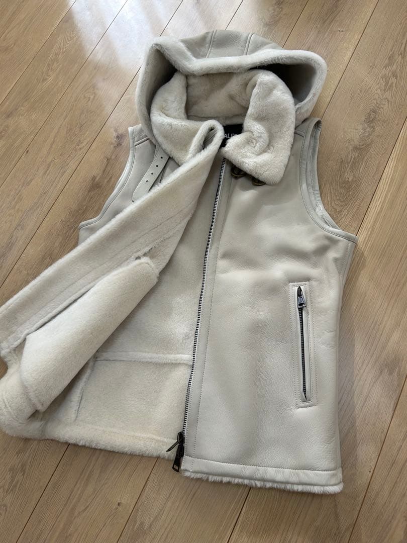 トップス 1PIU1UGUALE3 SPANISH MOUTON VEST