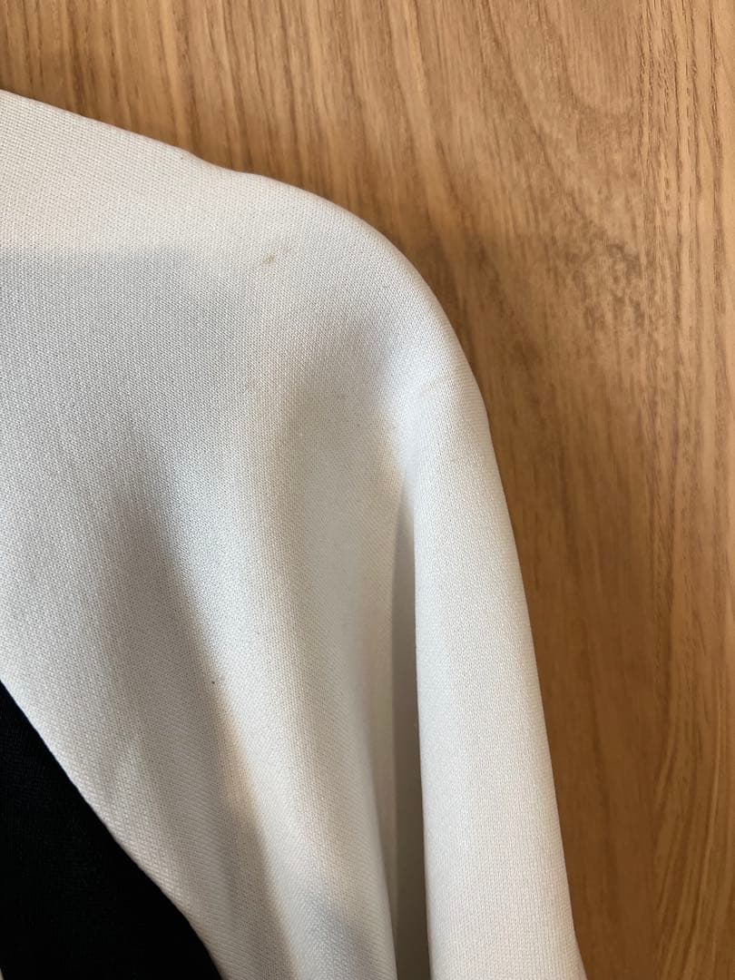 adidasリメイクトップス