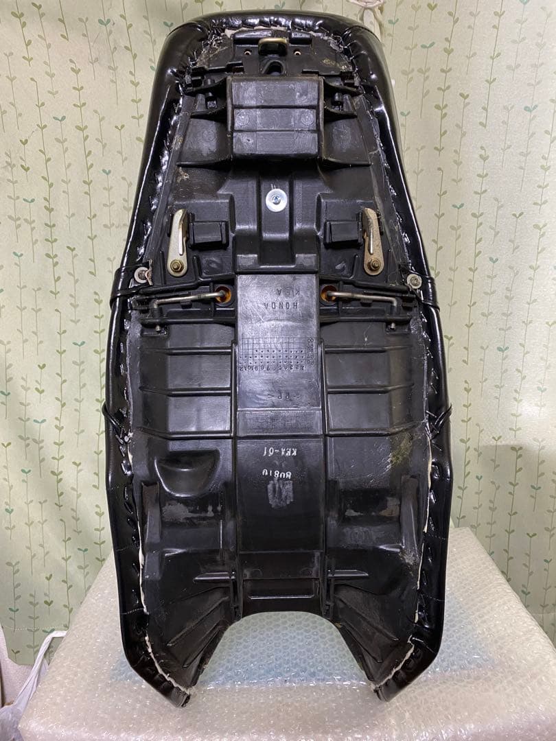 特注 激レア ホーネット250 三段シート 艶あり黒 40cm MC31 族車