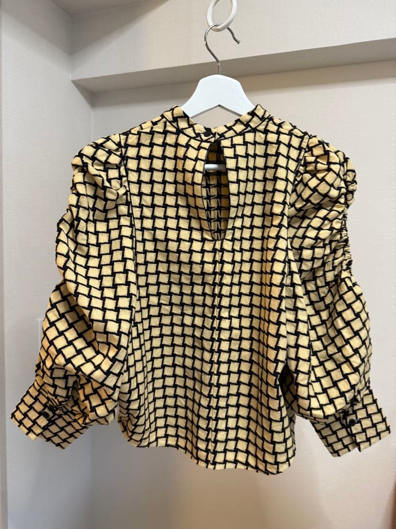 ⭐︎美品⭐︎【Todayful】オープンショルダージャガードブラウス