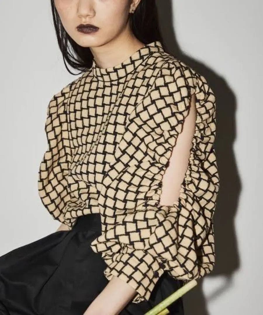 ⭐︎美品⭐︎【Todayful】オープンショルダージャガードブラウス