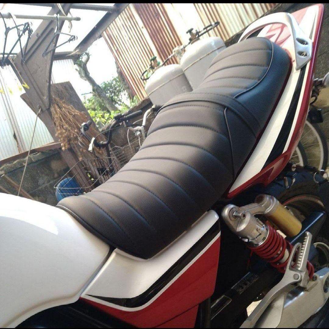 ホンダ　CB400sf　新品　 タックロールシート　ブラックレザー