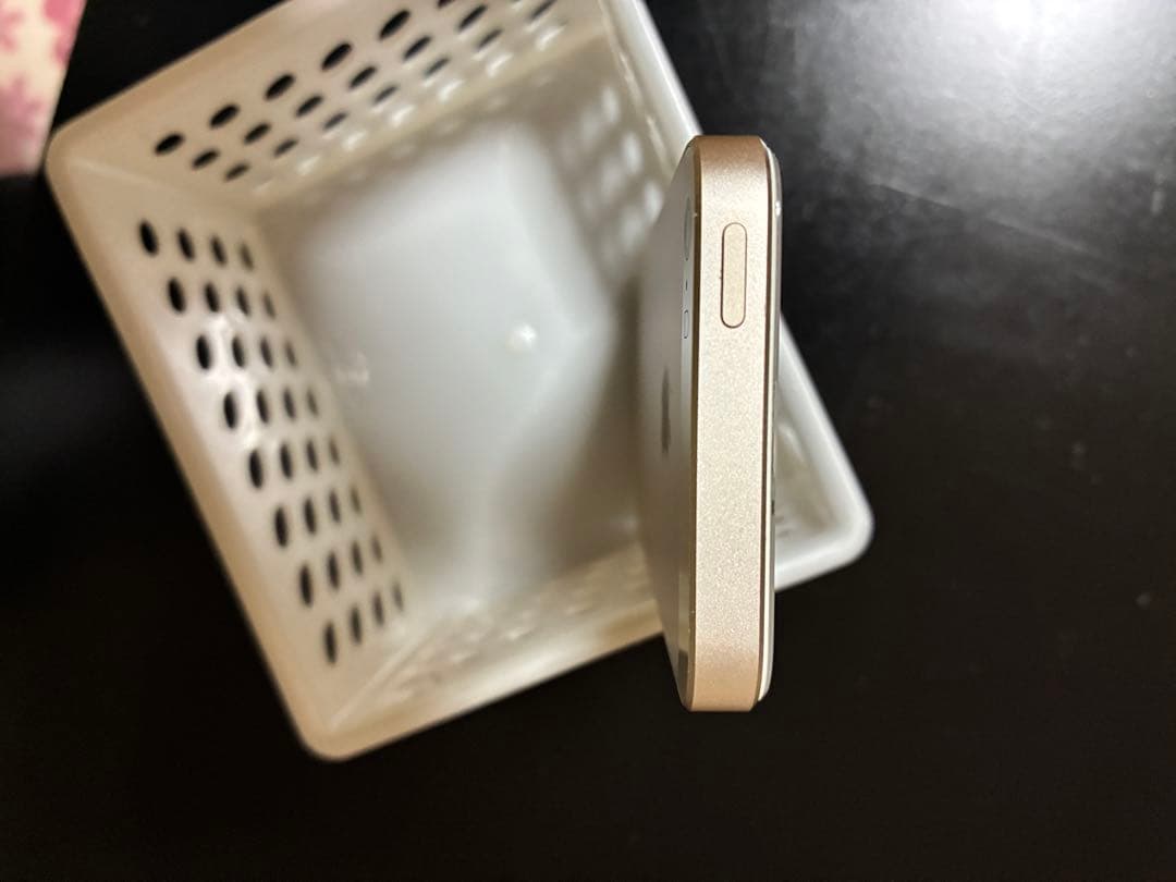 【外観・超美品】iPhone SE (1世代)ゴールド64GB ジャンク品