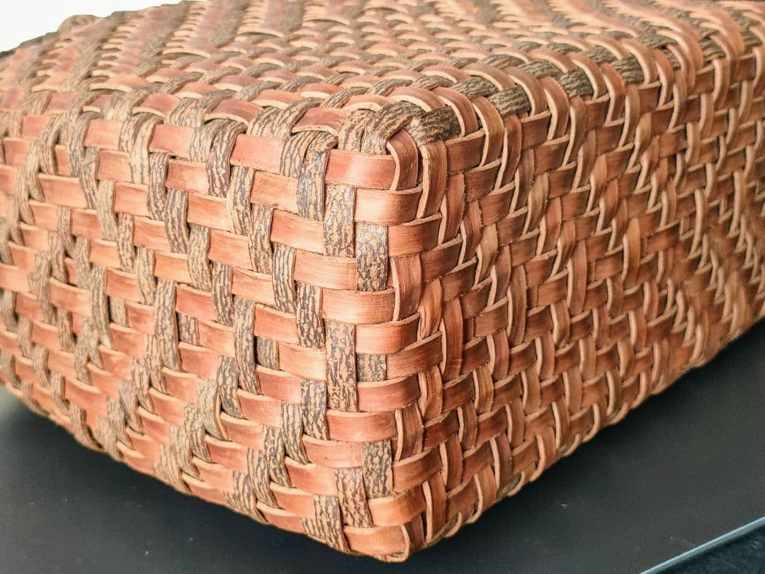 しの　希少天然素材 　沢胡桃かごバッグ　籠バック