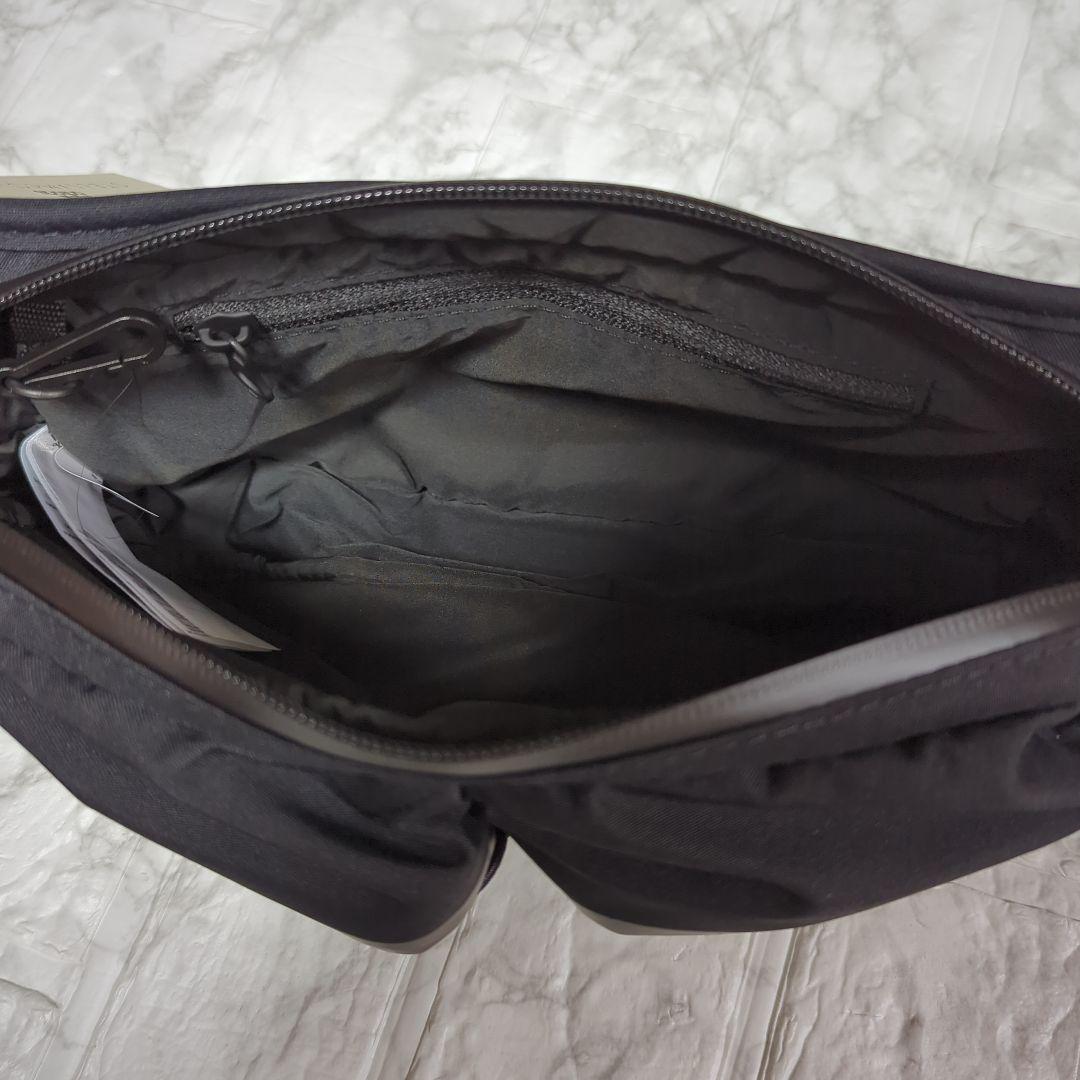 新品未使用　ロゴプリントバムバッグ　黒　ポシェット