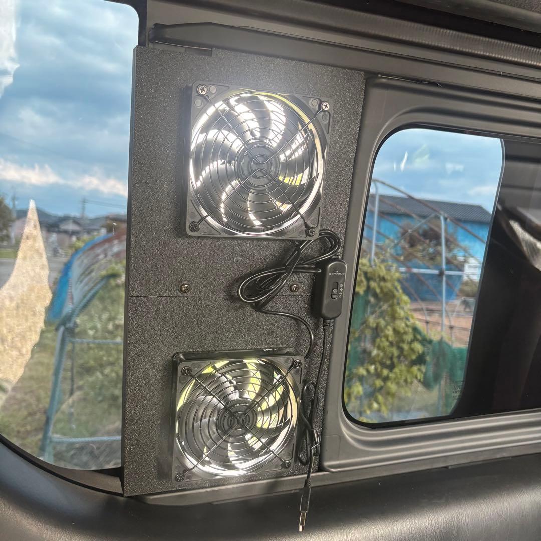 ハイエース 換気扇 ４型 〜 USB2連 運転席側 ネット バッテリー置き付