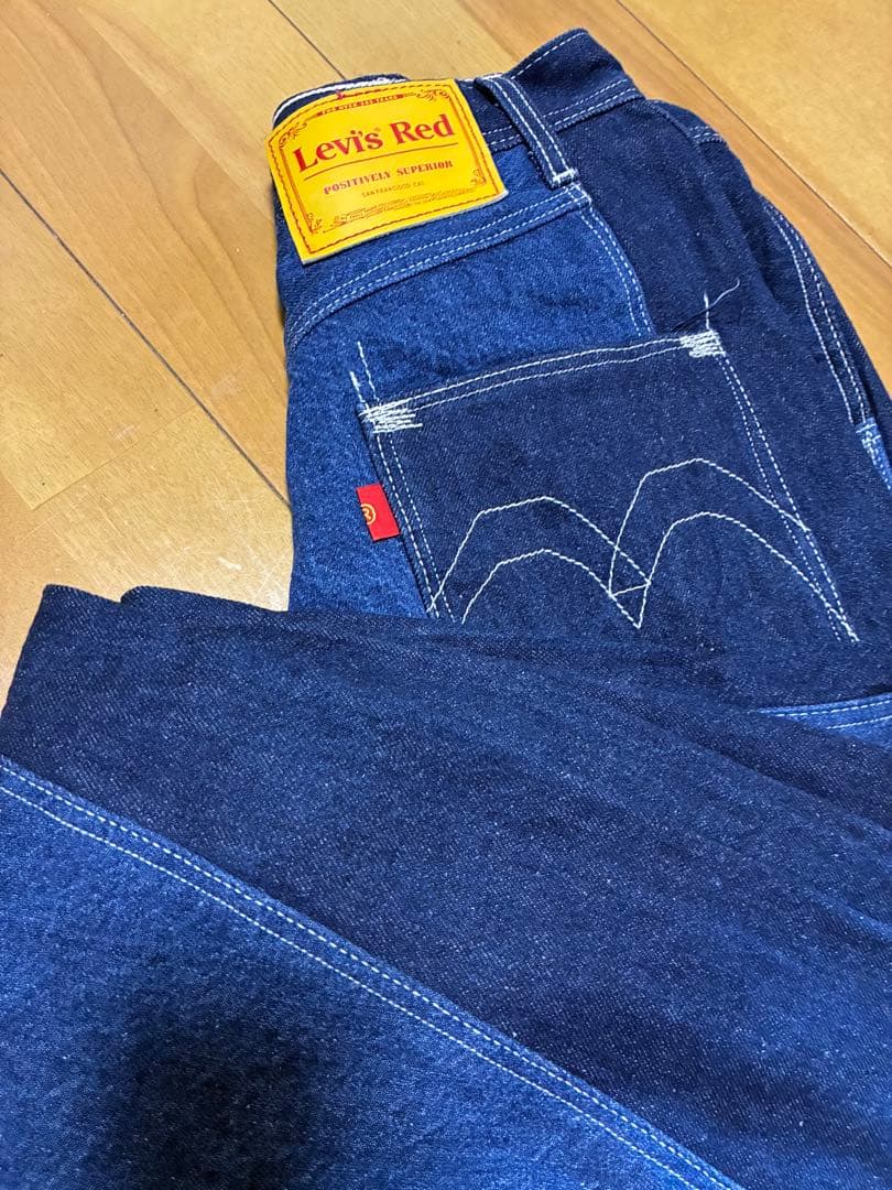 LEVI’S RED