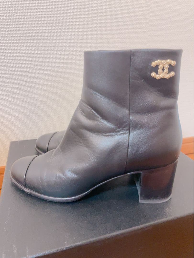 【お値下げ】CHANEL ブラックレザーショートブーツ　38.5