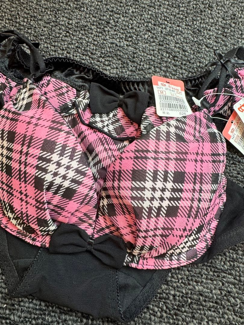 エメフィール　廃盤モデル　チェック柄　フリル付き　可愛い C65/M[3セット」