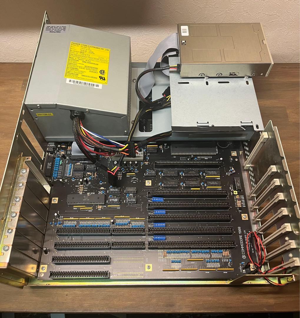 Amiga2000 コンピュータ　本体のみ