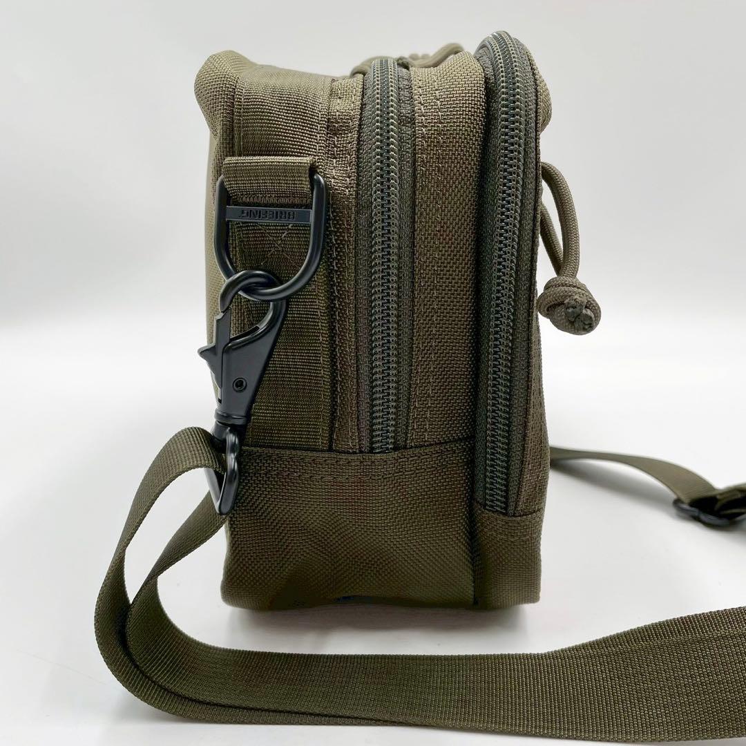 極美品　ブリーフィング　ショルダーバッグ　ナイロン　多機能収納　オリーブ